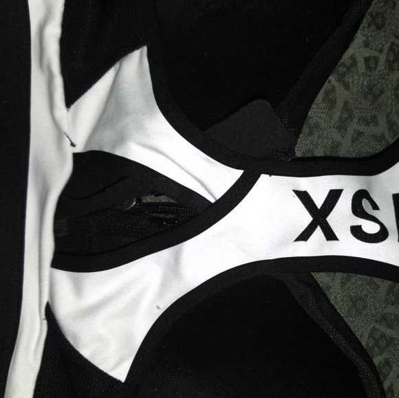 3 VSX UNDERWIRE SPORT BRAS WITH ZIP FRONT - Picture 3 of 5